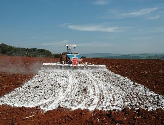 Calcário para Agricultura em Unaí: Aumente a Produtividade e a Saúde do seu Solo
